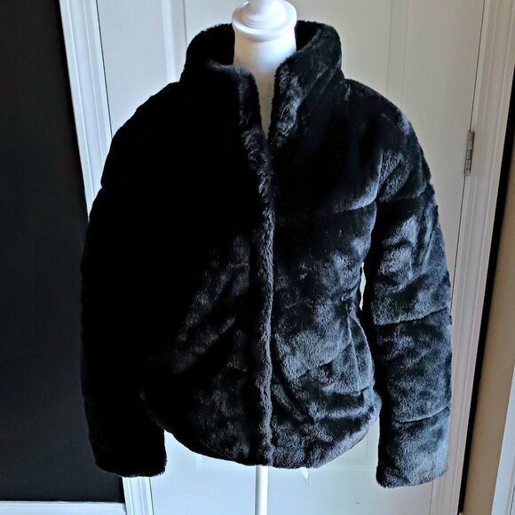 NEW! BLACK FAUX FUR OVER SIZED BOMBER COAT OH MY - Picture 5 of 5